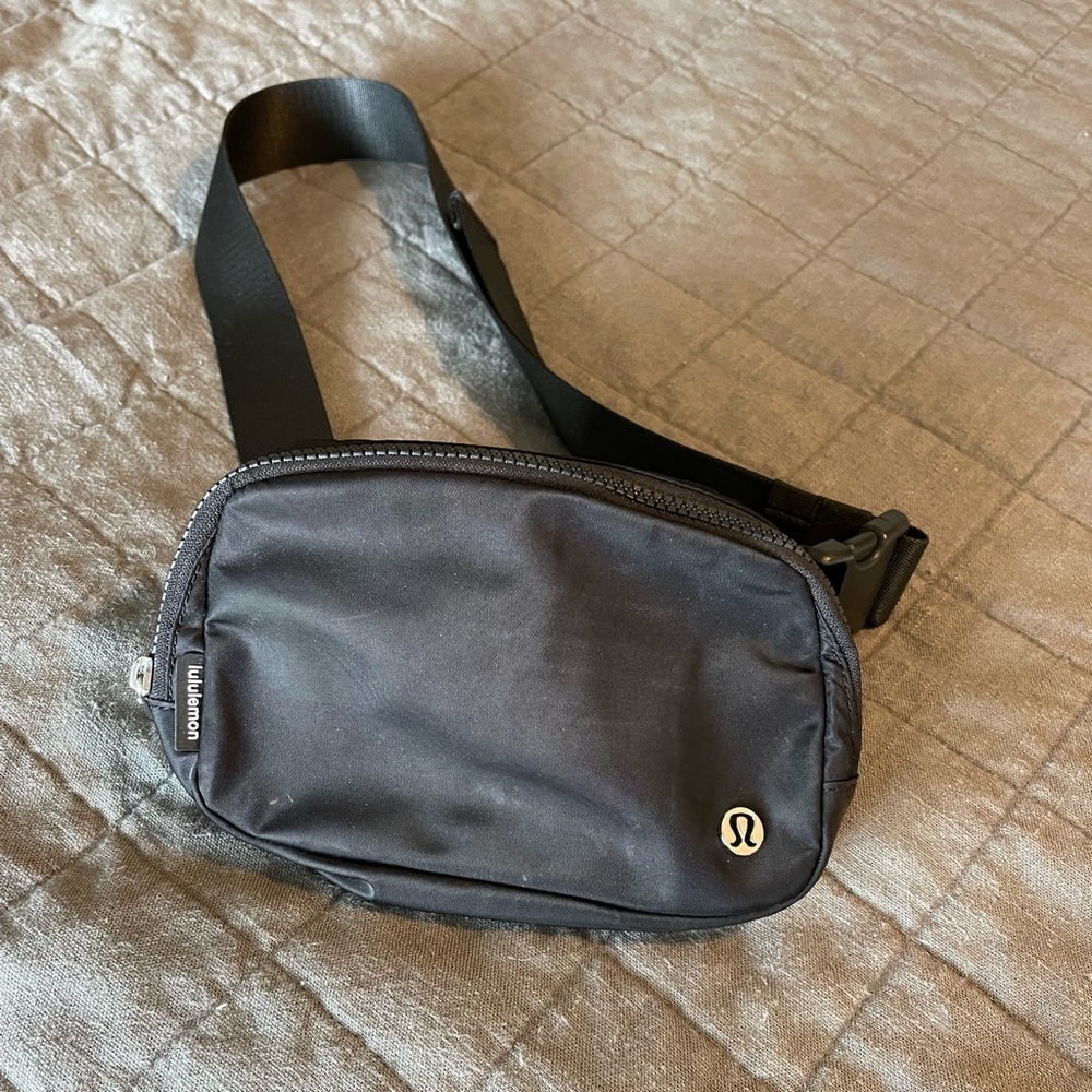 Lululemon 1L everywhere belt bag